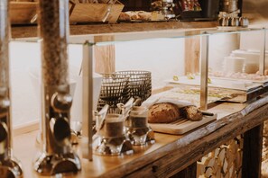 Desayuno buffet (EUR 20 por persona)