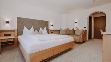 Comfort Double Room | In-room safe, blackout drapes, free WiFi, bed sheets