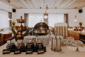 Daily buffet breakfast for a fee