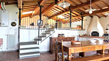 Villa, 3 Schlafzimmer | Essbereich im Zimmer