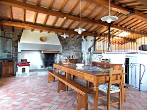 In-room dining - Casa Paola (Rufina)