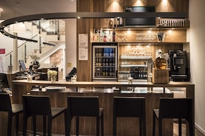Bar (trong khuôn viên)