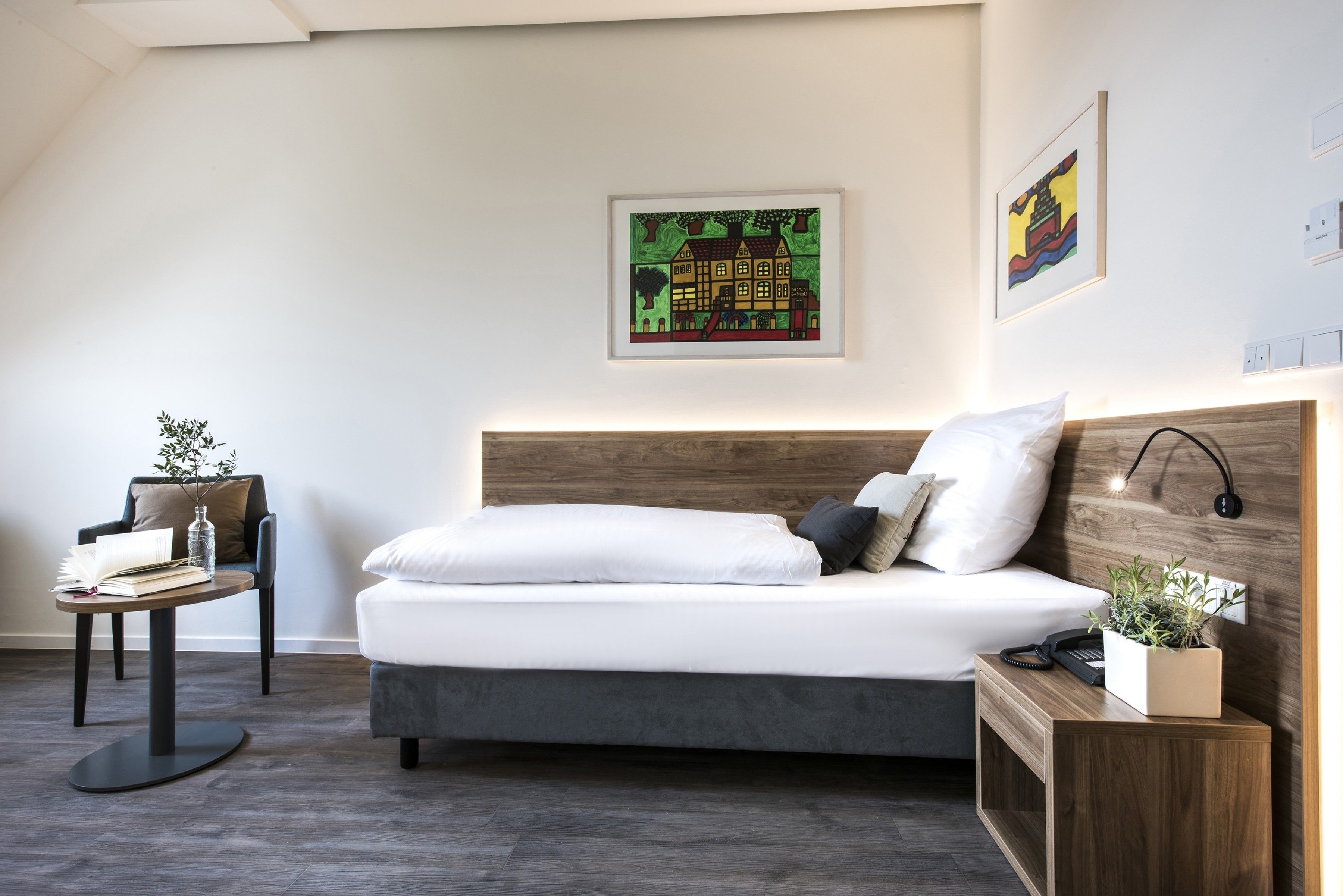 calm single room, courtyard view  | premium bedding, in-room safe, desk, iron/ironing board