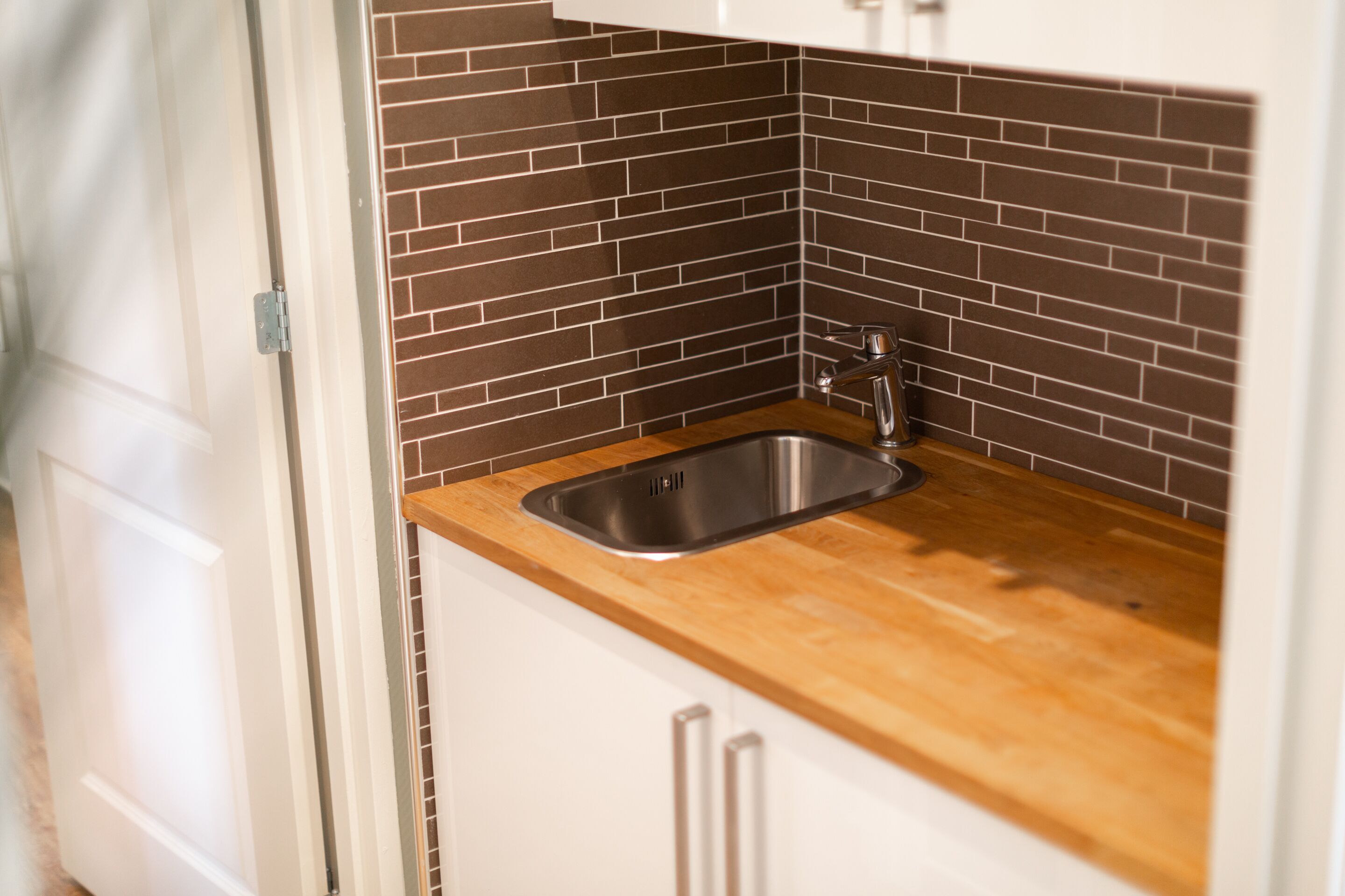 family room | 1 bedroom, desk, free wifi, bed sheets