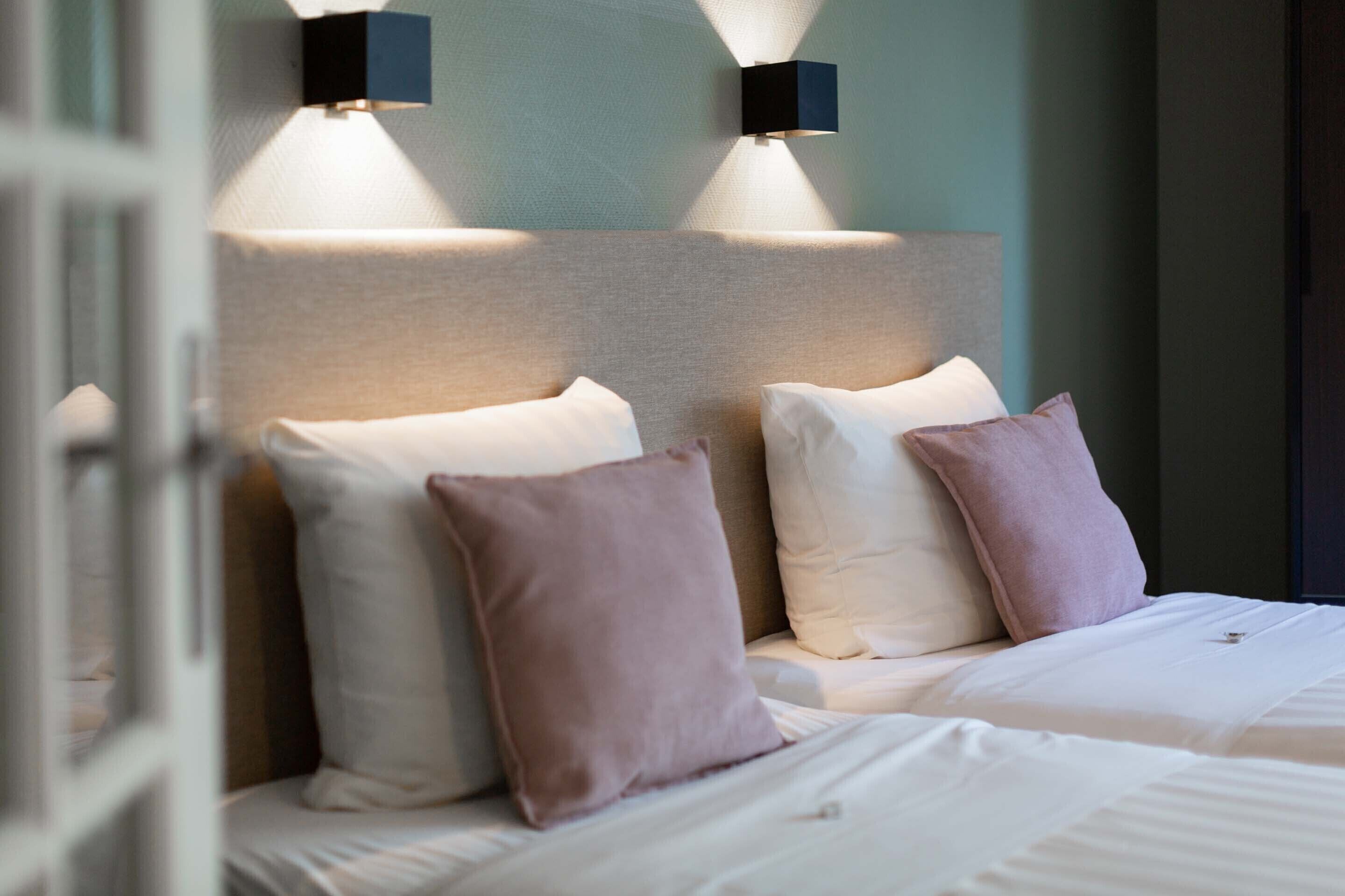 family room | 1 bedroom, desk, free wifi, bed sheets