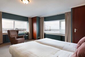 Standard Twin Room, Beach View | Desk, free WiFi, bed sheets - Strandhotel Scheveningen (The Hague)