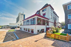 Front of property - Strandhotel Scheveningen (The Hague)