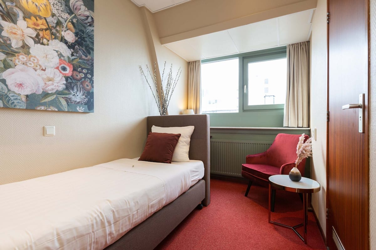 Single Room | Desk, free WiFi, bed sheets