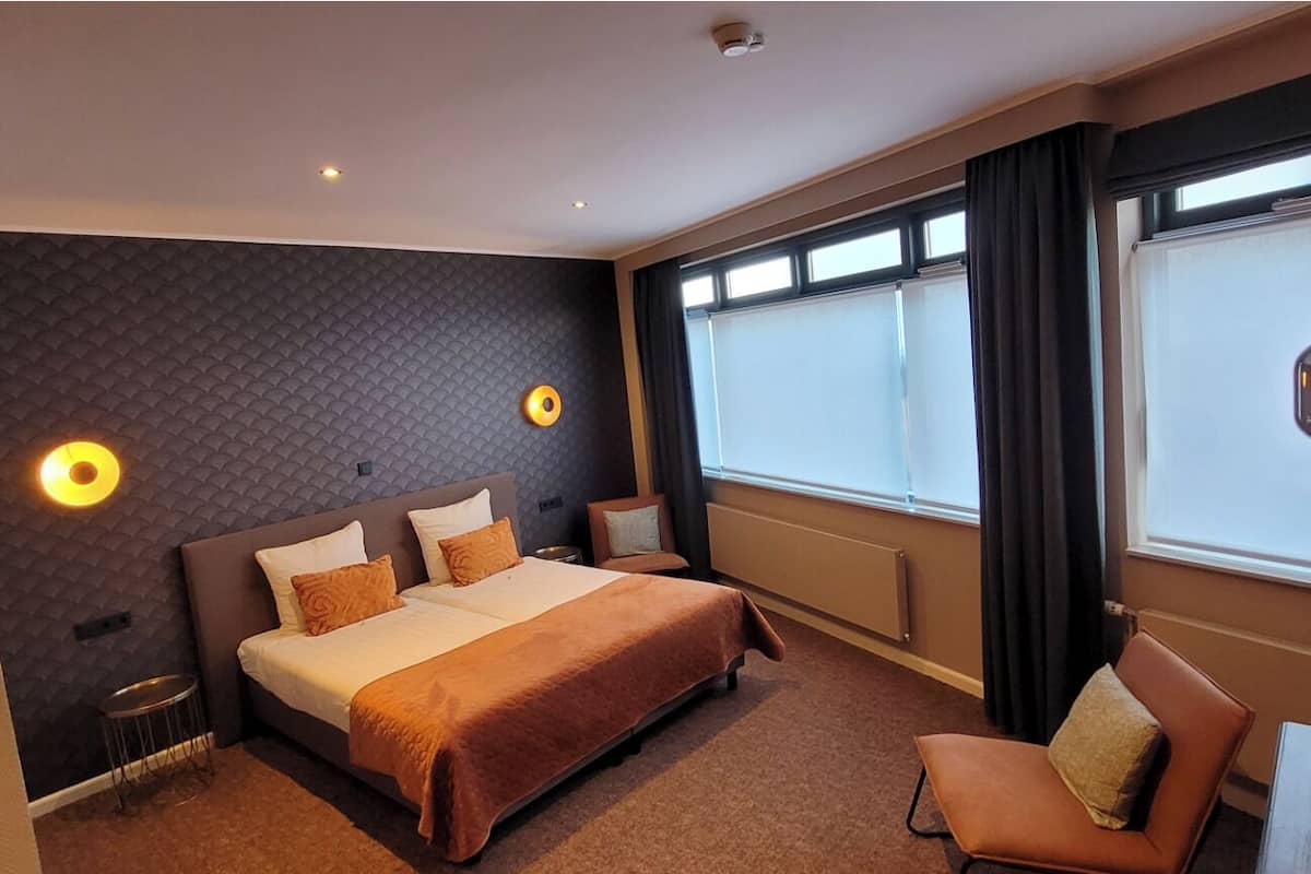 standard twin room, 2 single beds, ground floor | 1 bedroom, desk, free wifi, bed sheets