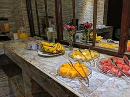 Daily to-go breakfast (USD 10 per person)