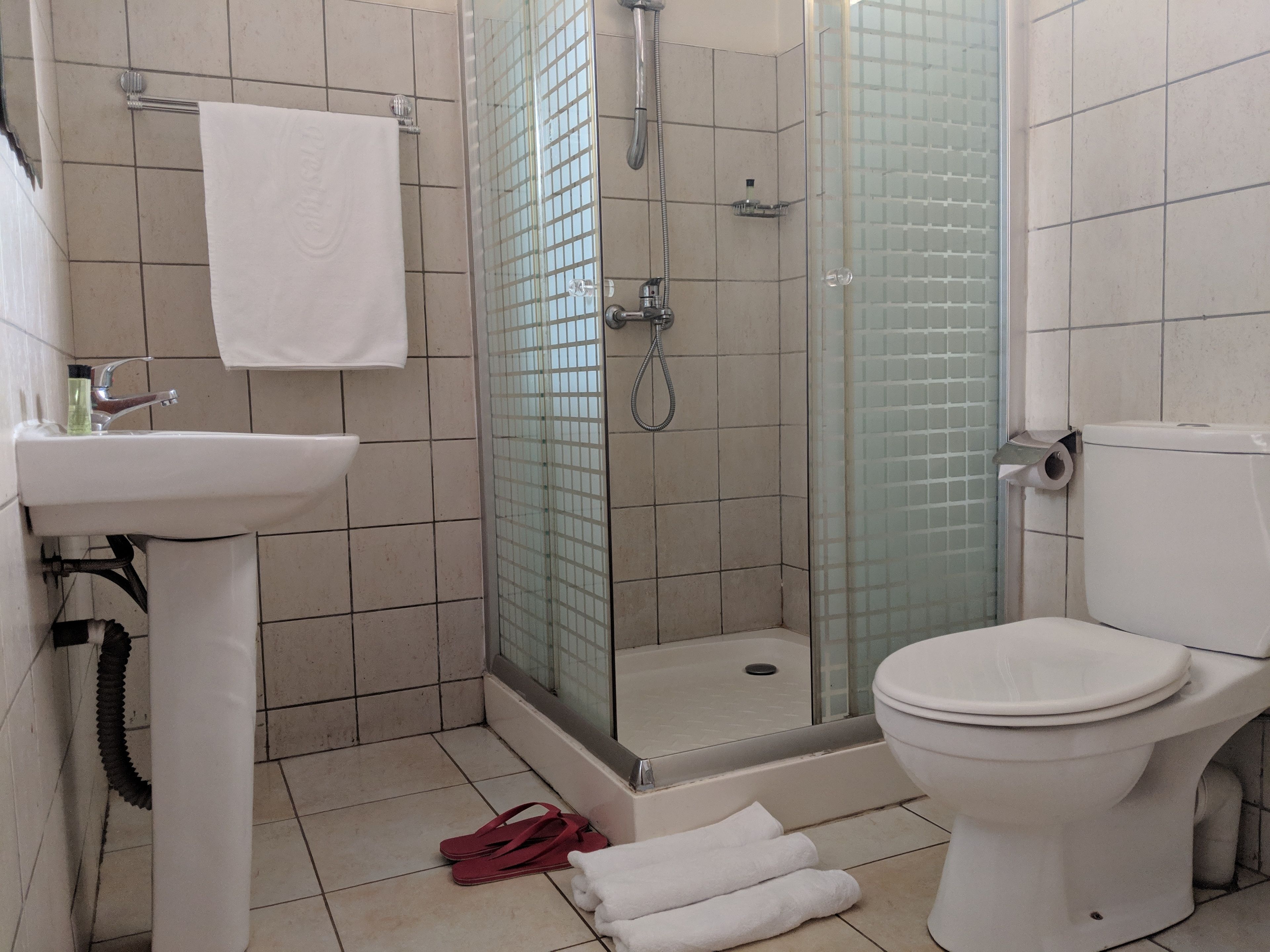 family suite, 2 bedrooms | bathroom | shower, free toiletries, slippers, towels