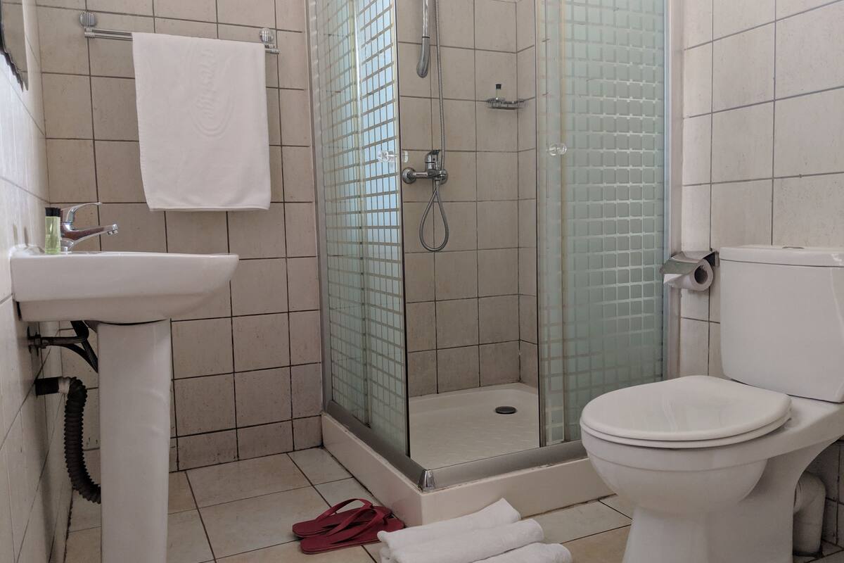 family suite, 2 bedrooms | bathroom | shower, free toiletries, slippers, towels