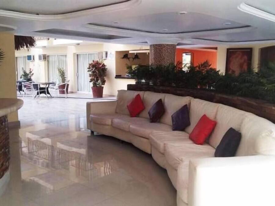 Lobby-lounge
