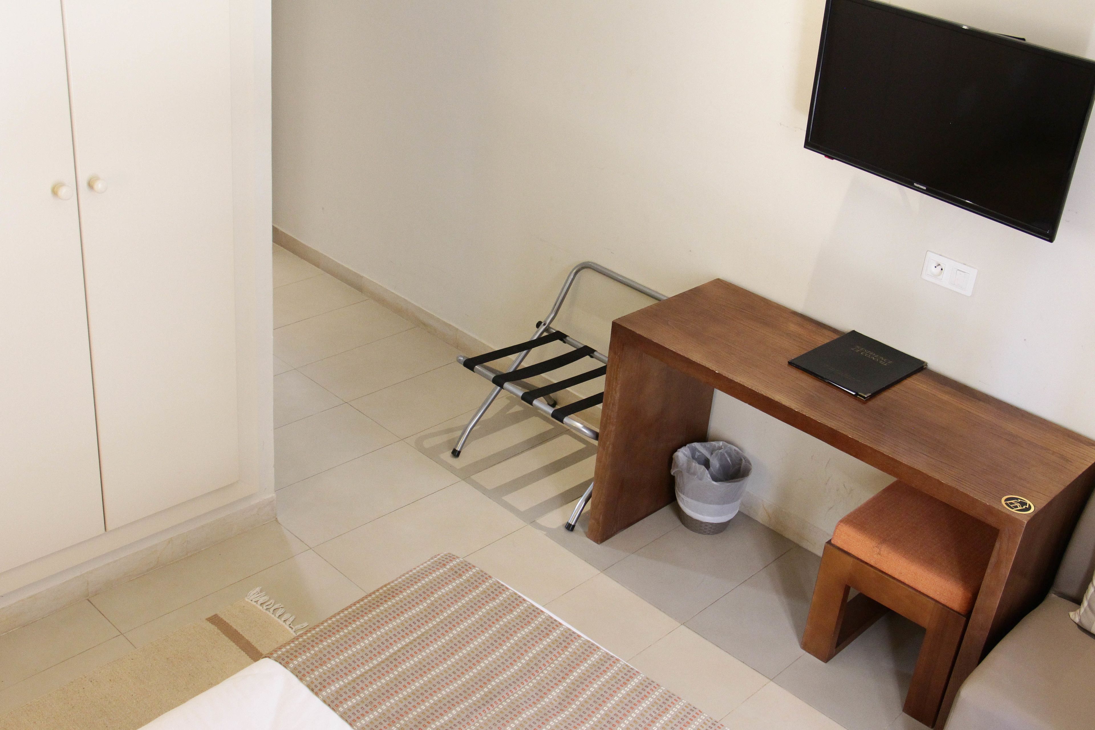 single room | in-room safe, desk, blackout curtains, soundproofing