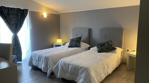 Premium bedding, minibar, desk, blackout drapes - Victoria Hotel (Castello di Cisterna)