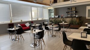 Desayuno buffet incluido todos los días 