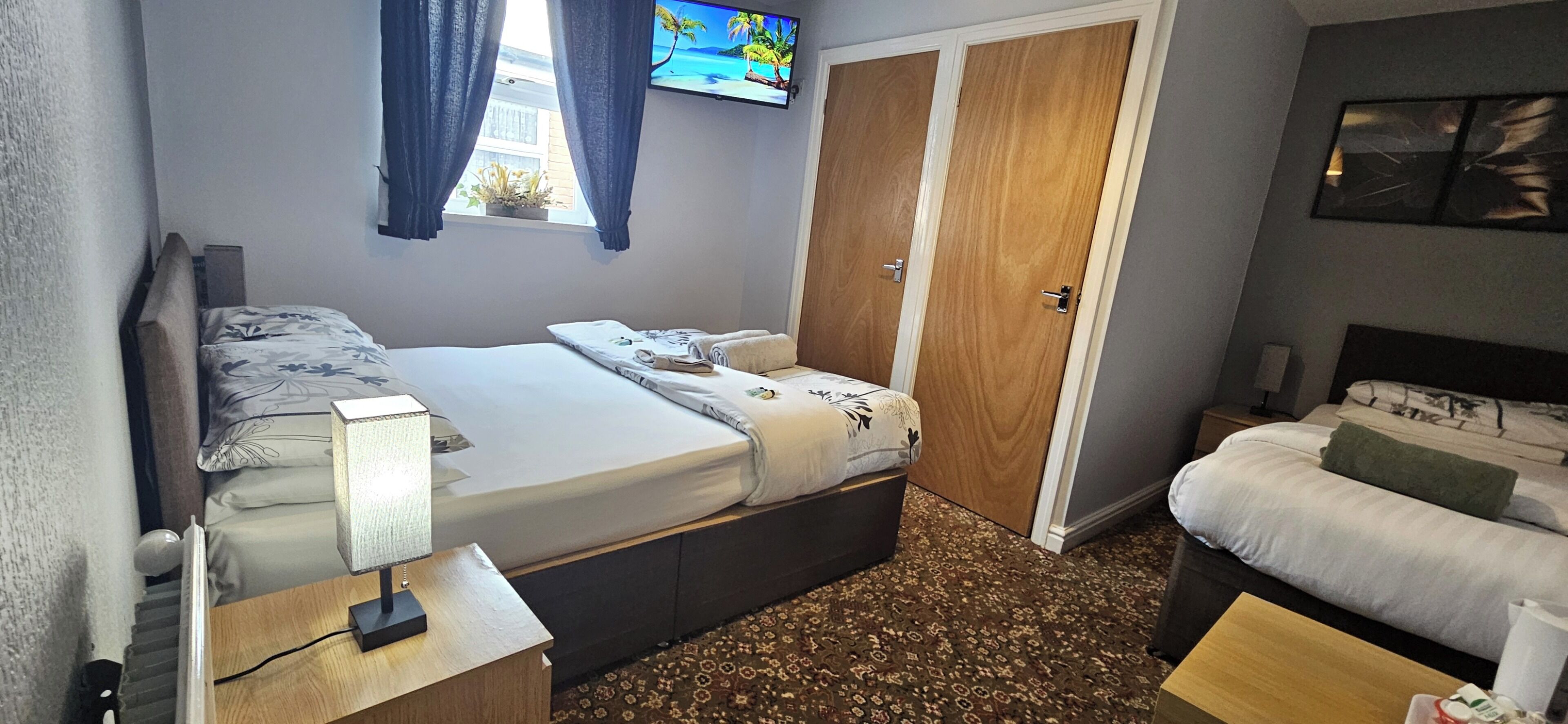 triple room | blackout curtains, free wifi