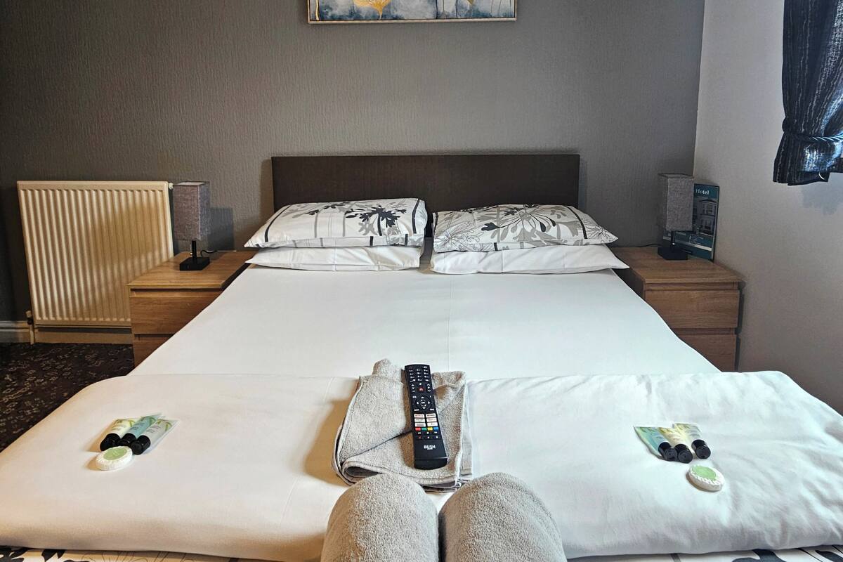 double room | bathroom | shower, hair dryer, towels