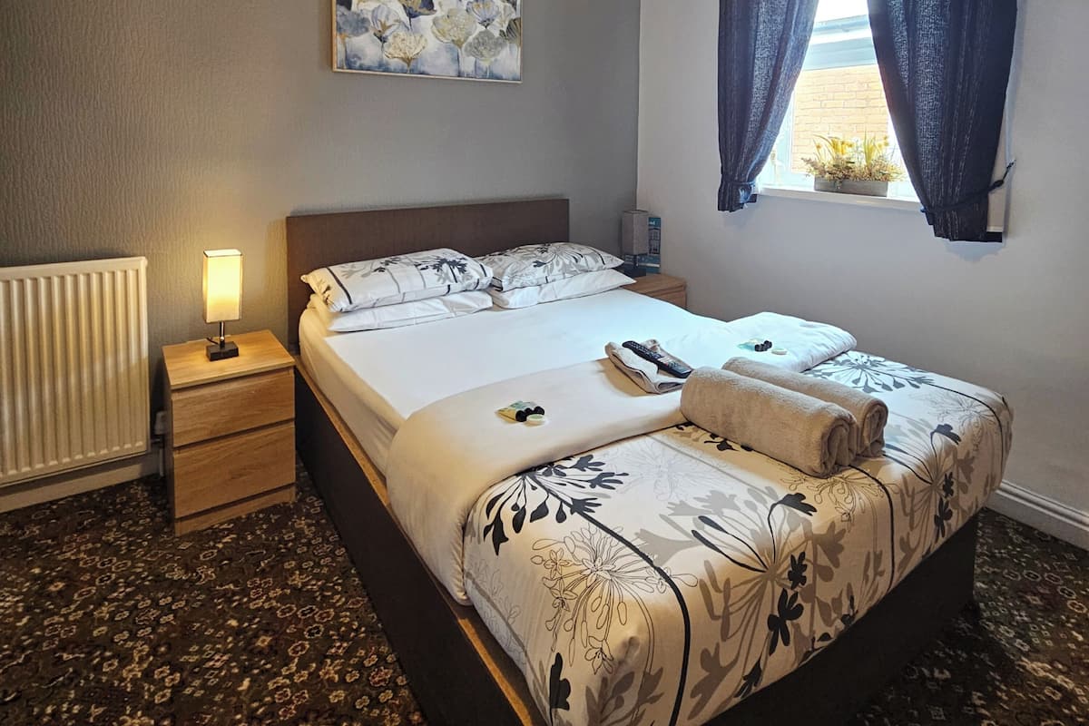 Triple Room | Blackout drapes, free WiFi