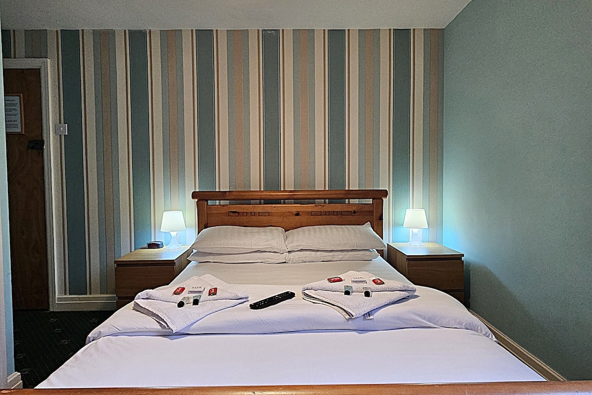 double room | blackout curtains, free wifi