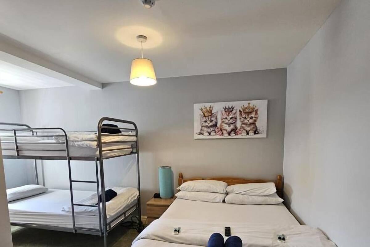 Blackout curtains, free WiFi