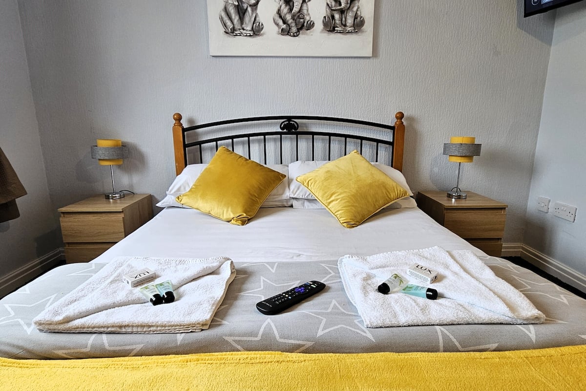 double room | blackout curtains, free wifi