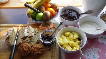 Free daily full breakfast