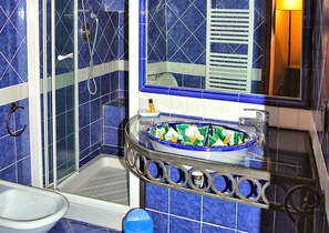 Villa, Multiple Bedrooms | Bathroom | Separate tub and shower, hair dryer, bidet, towels