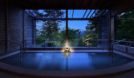 Hot springs. Kagetsu Highland Hotel