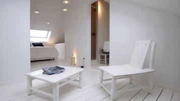 Twin Room, Ensuite, City View (Duplex)