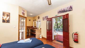 Studio, Kitchenette | Free WiFi, bed sheets