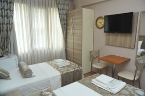 Desk, free WiFi, bed sheets - Serra Boutique Hotel (Istanbul)