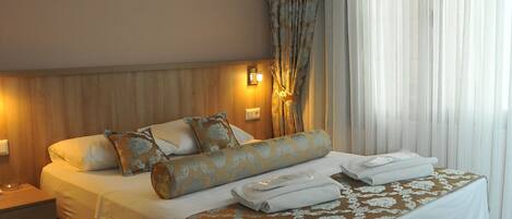 Standard Double Room, Partial Sea View