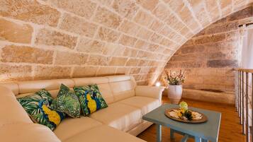 Suite Superior | Living area | Flat-screen TV