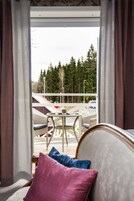 Junior Suite, Balcony | Lake view