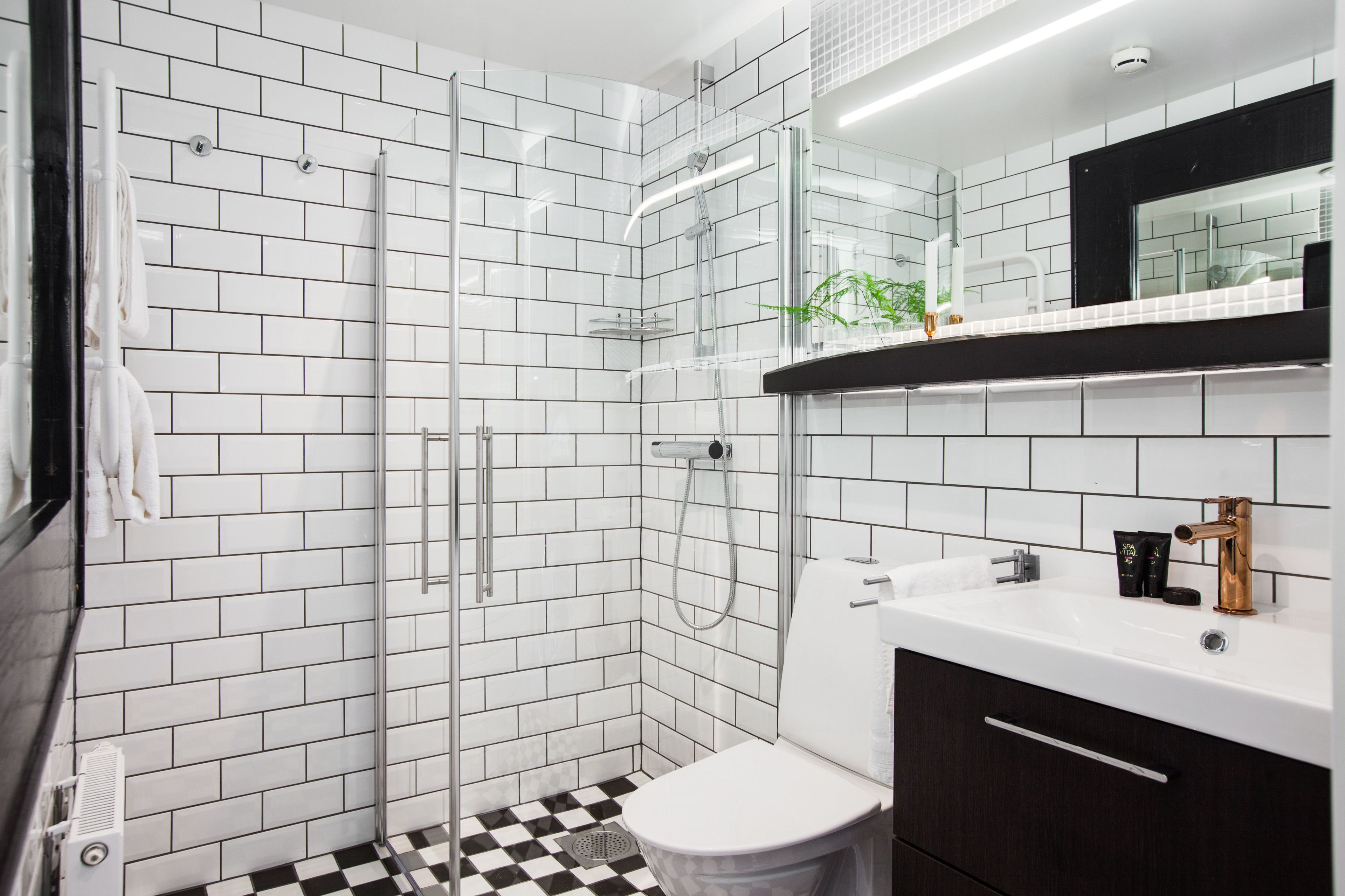 towels, toilet paper