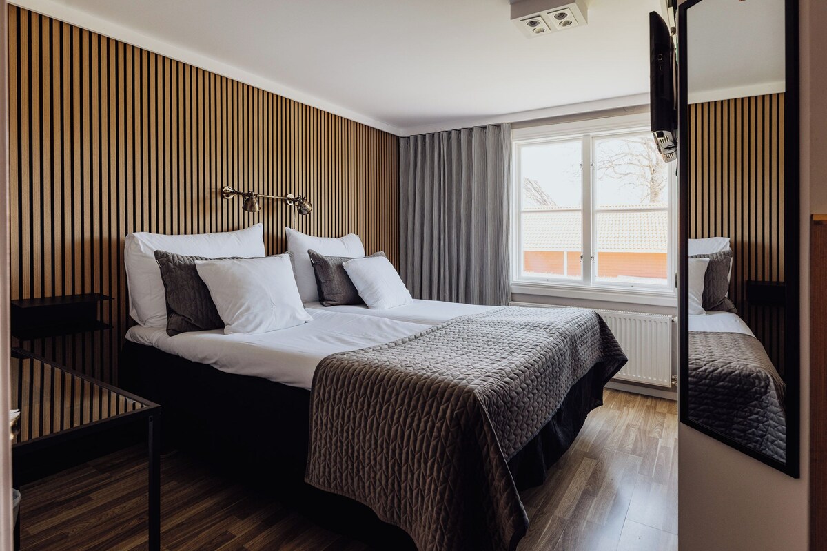 Standard-Doppelzimmer | Wohnbereich | Flachbildfernseher