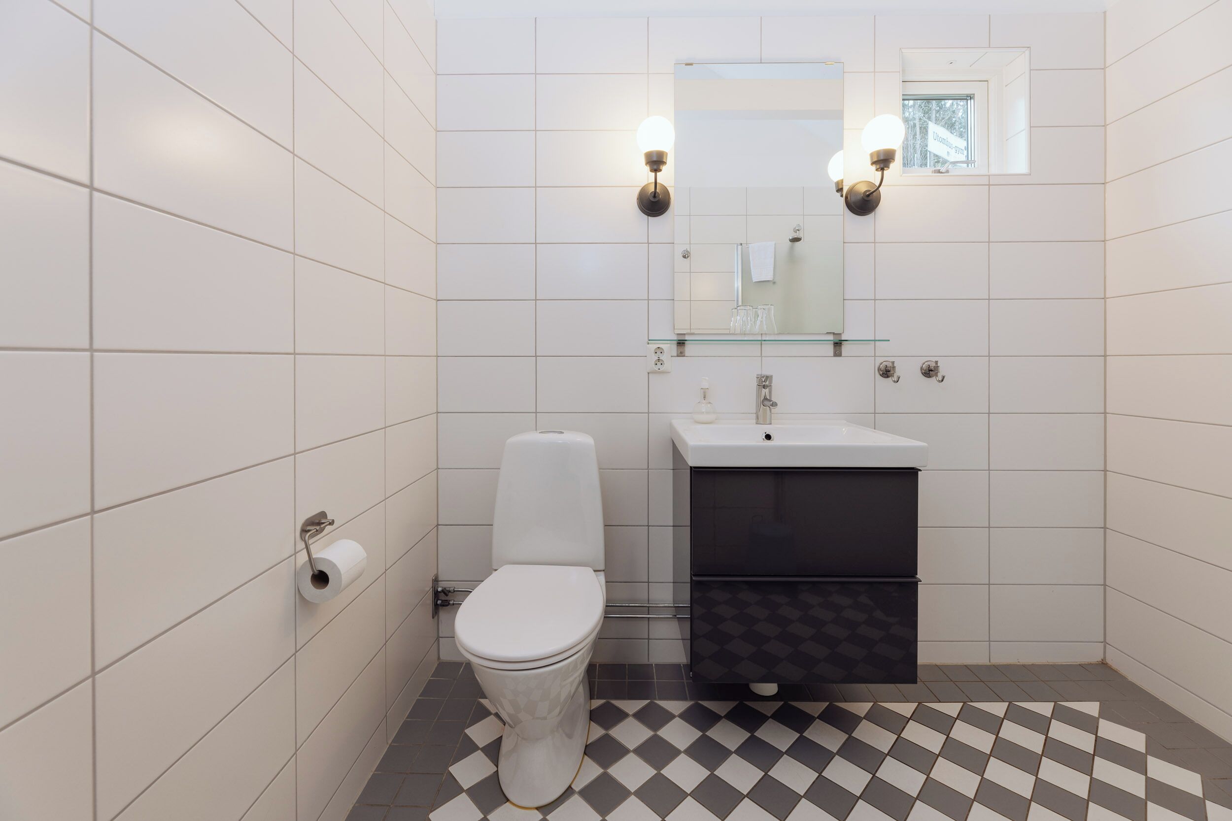 1 bedroom, individually decorated, individually furnished