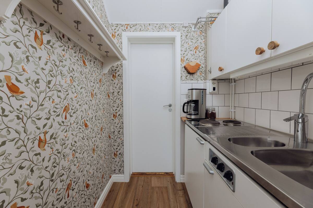 basic cottage | 1 bedroom, individually decorated, individually furnished