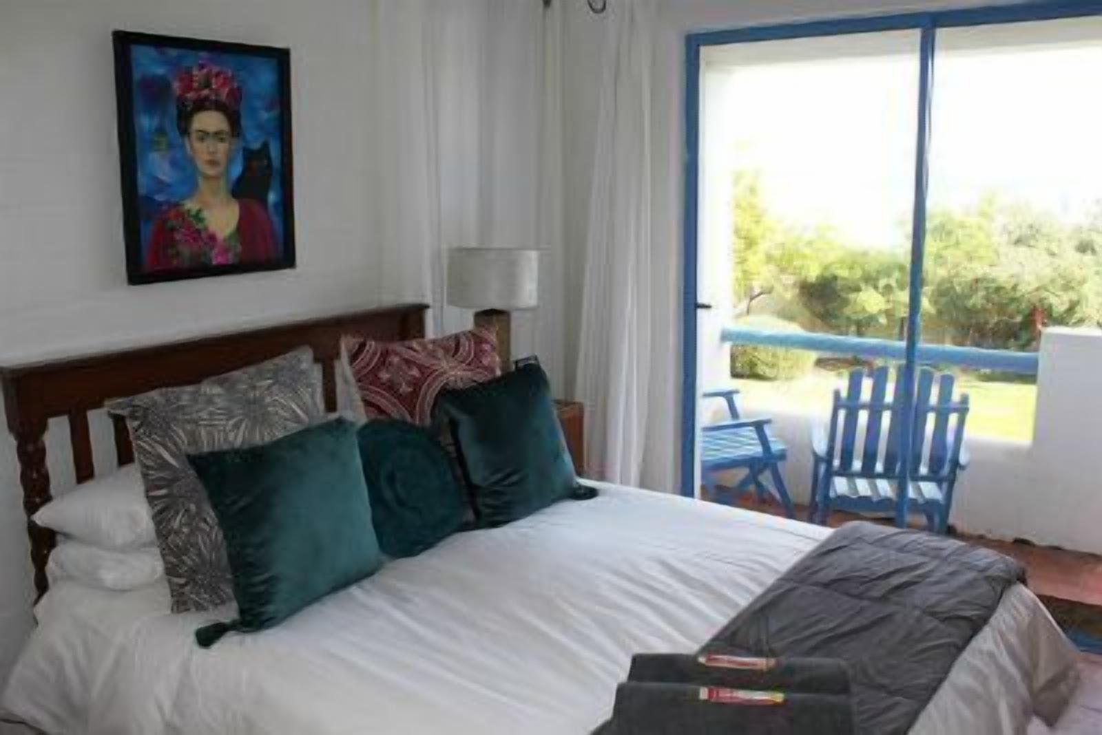 Iron/ironing board, bed sheets