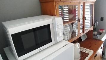 Comfort Apartment, 1 Queen Bed | Private kitchenette