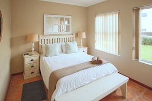 6 Fairway 2 | 3 bedrooms, iron/ironing board, cots/infant beds, free WiFi
