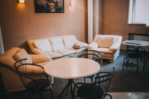 Bar (on property) - Hotel Caspian (Baku)