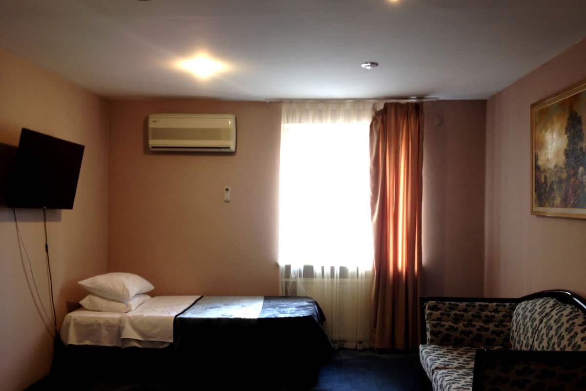 Suite, 1 camera da letto | Una cassaforte in camera, ferro/asse da stiro