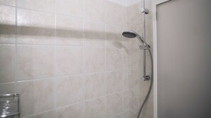 Apartment (1 Bedroom) | Bathroom shower - Italianway   - San Gottardo (Milan)
