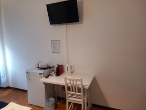 标准双人房 | 办公桌、熨斗/熨板、免费 WiFi、床单