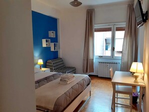 Flat-screen TV - My Sweet Rooms (Rome)