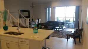 Luxury Townhome, 5 Bedrooms, Private Pool | Living room