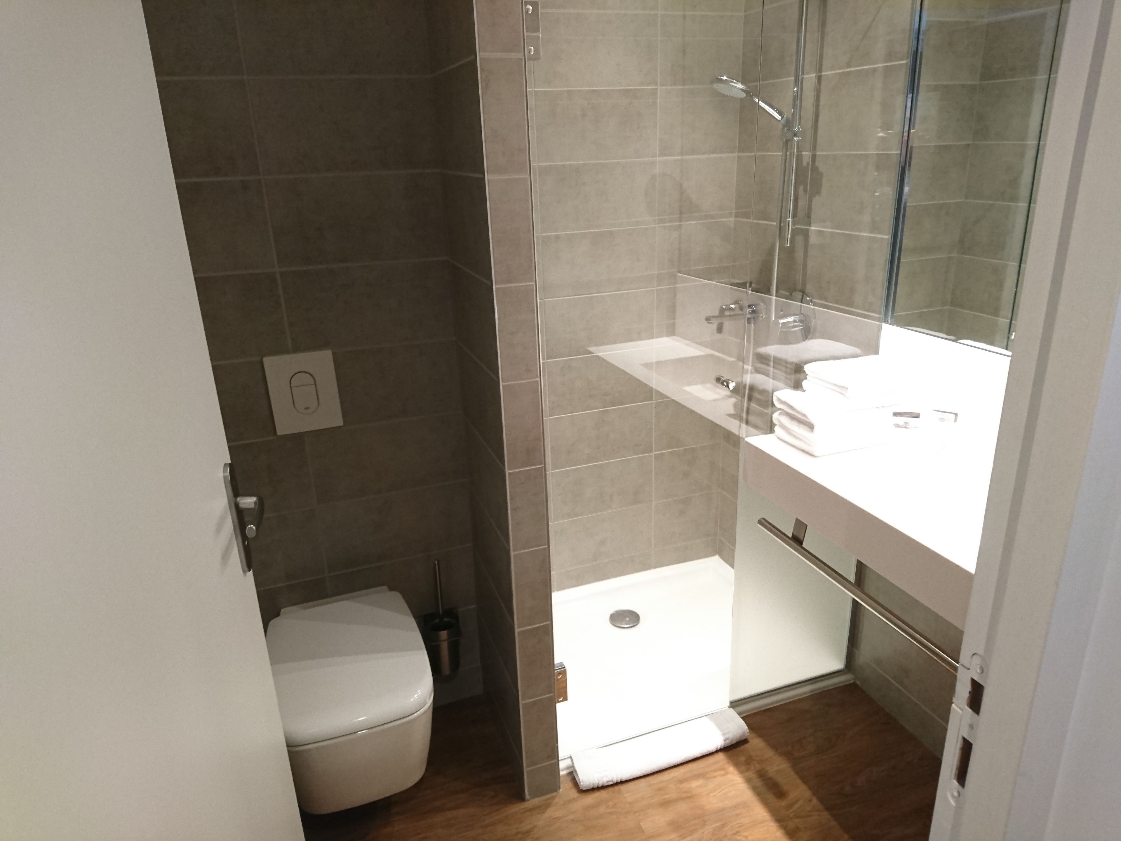 twin room | bathroom | free toiletries, hair dryer, towels