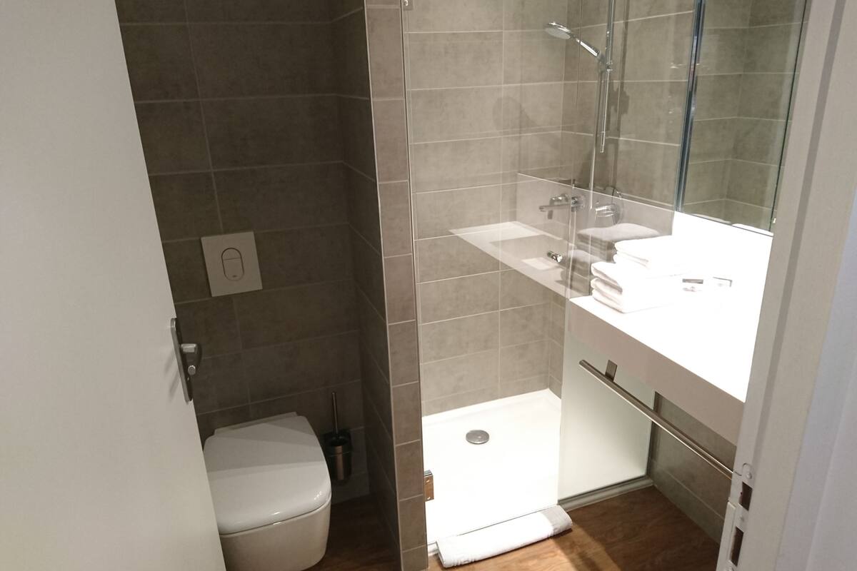 twin room | bathroom | free toiletries, hair dryer, towels